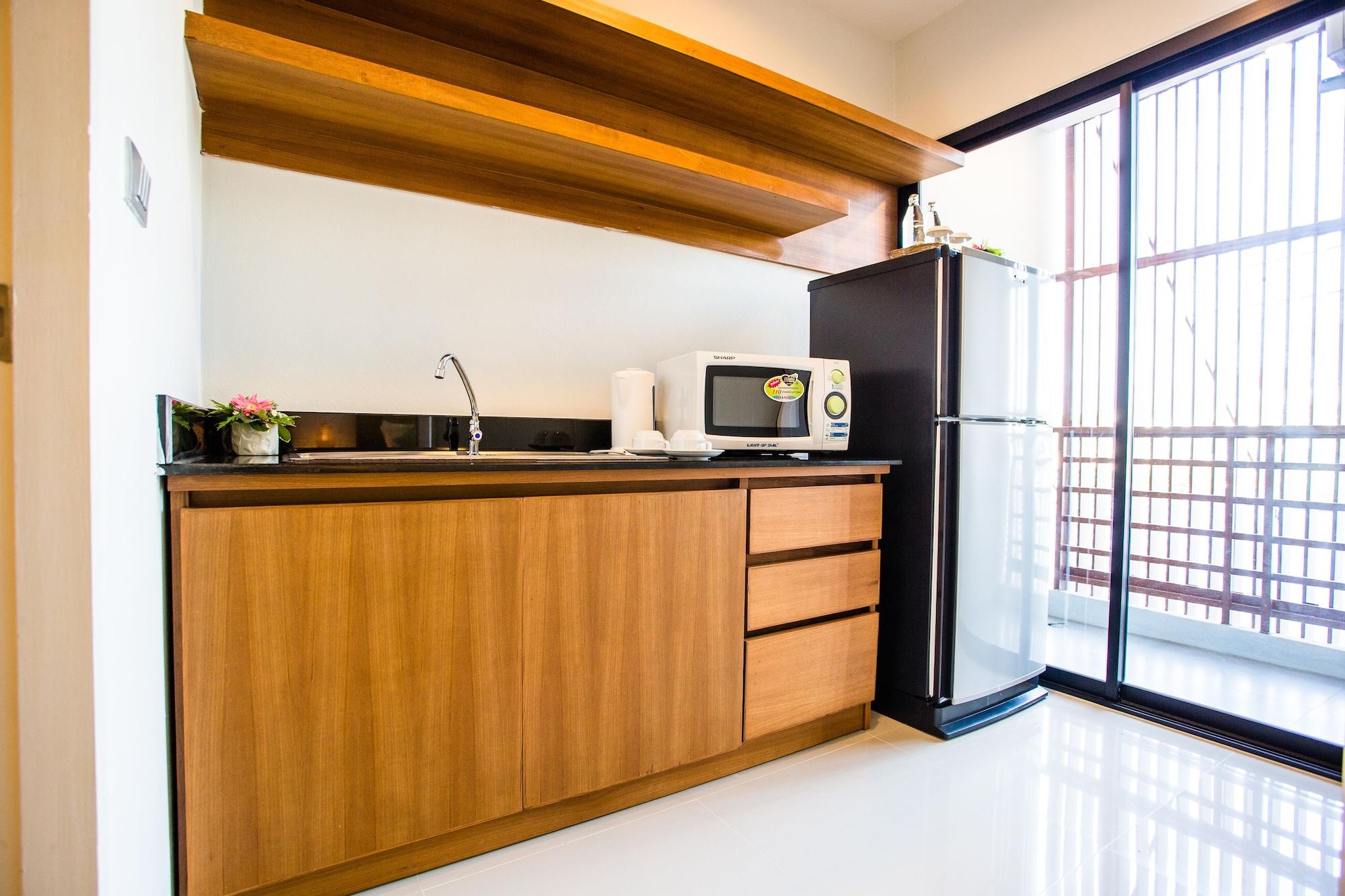 Crystal Jade Hotel Районг Экстерьер фото