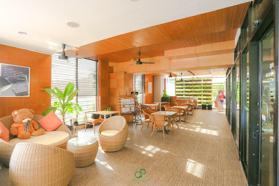 Crystal Jade Hotel Районг Экстерьер фото